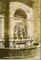 Narbonne - Fontaine sur la place de l'hotel de ville